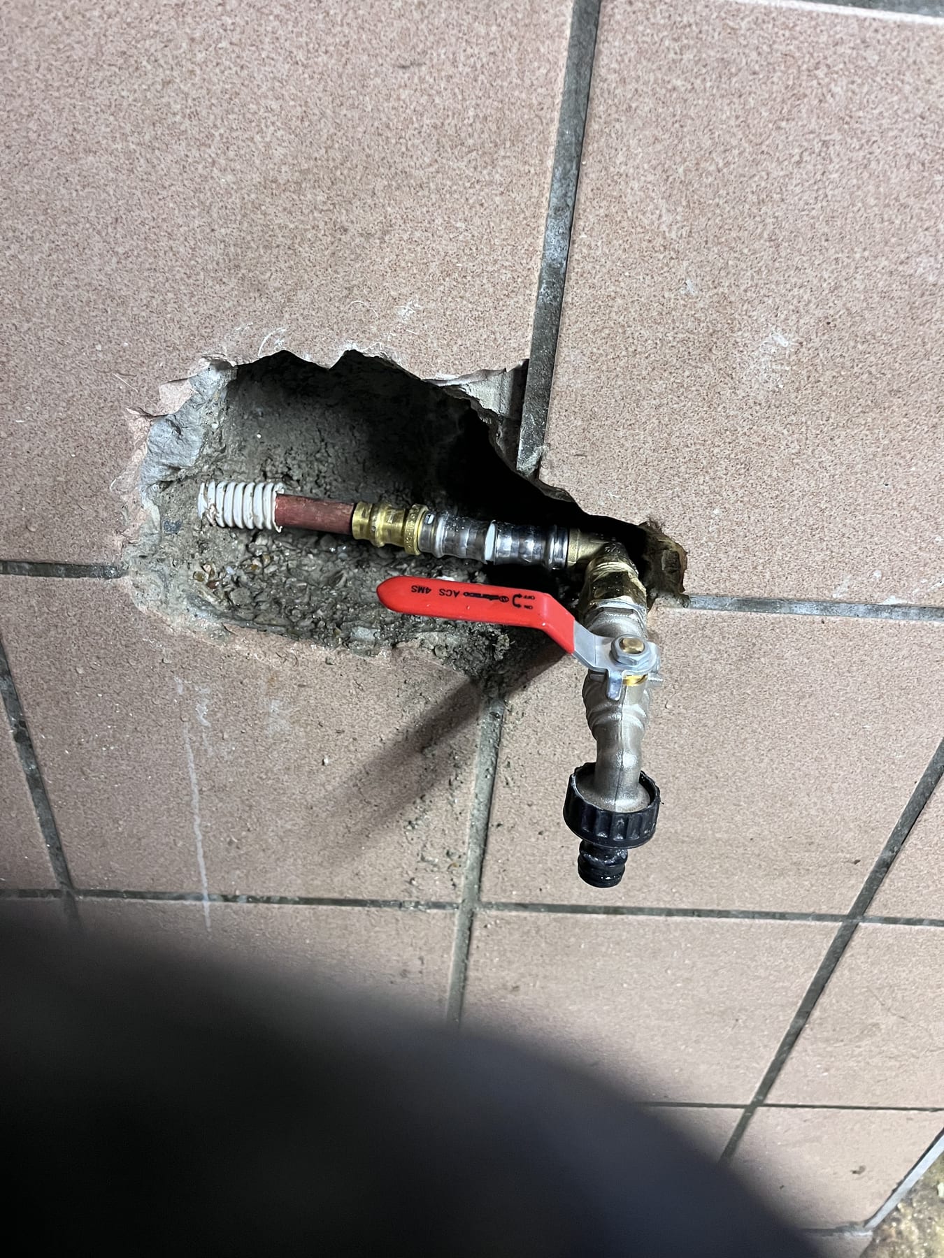 Accès à la fuite encastrée